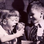 children eating lunch in a school cafeteria